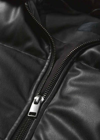 Чорна демісезонна куртка C&A