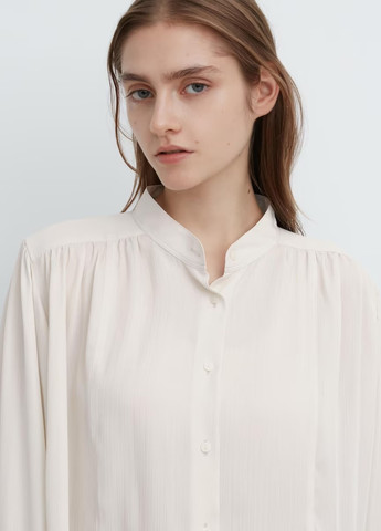 Белая демисезонная блуза Uniqlo