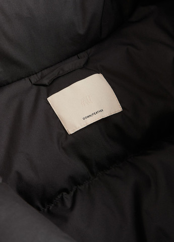 Чорна зимня куртка H&M