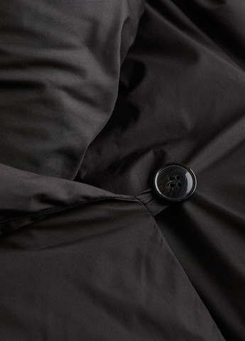 Чорна зимня куртка H&M