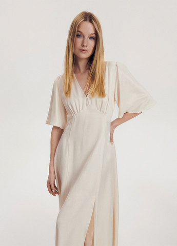 Светло-бежевое кэжуал платье клеш Reserved однотонное