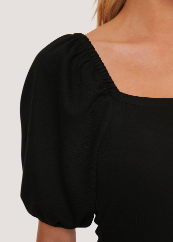 Чорна кежуал сукня NA-KD однотонна