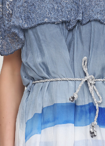 Темно-блакитна кежуал сукня з відкритими плечима Made in Italy з градієнтом