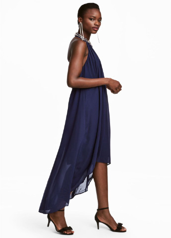 Темно-синее вечернее платье с открытыми плечами H&M однотонное