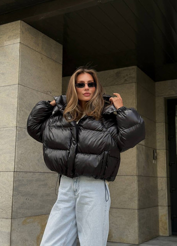 Чорна зимня куртка No Brand