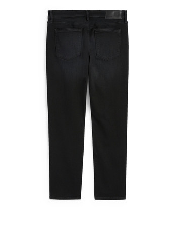 Черные демисезонные зауженные джинсы C&A