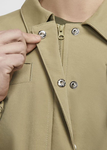 Оливковая демисезонная куртка fd1130-276 Nike Sportswear Swoosh Jacket