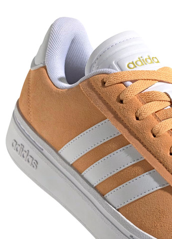 Оранжевые кеды adidas