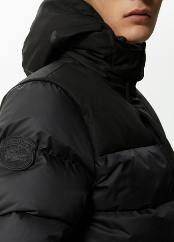 Черная зимняя куртка Lacoste