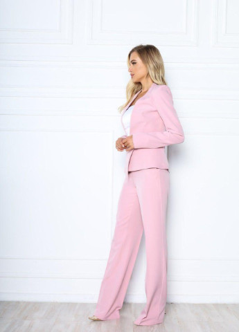 Жіночий брючний костюм асиметрія рожевого кольору на підкладці р.40 372781 New Trend (256030212)
