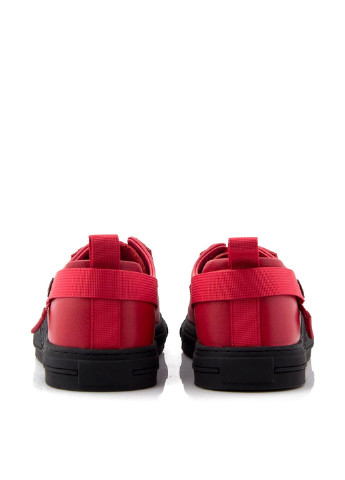 Красные спортивные туфли Tomfrie на шнурках