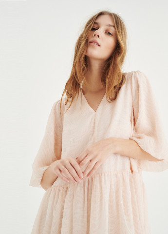 Бежевое платье In Wear