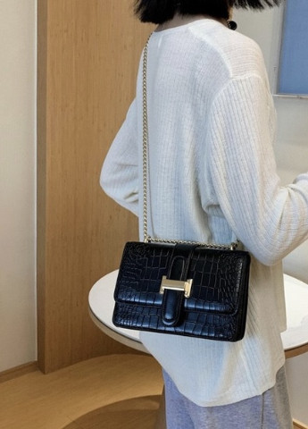 Жіноча класична сумка 3085 рептилія через плече крос-боді на товстому ланцюжку чорна NoName (251204061)