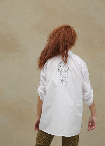 Біла демісезонна біла блуза - туніка з рукавом реглан 3/4, з вишивкою "мандала луна" INNOE Блуза с вышивкой