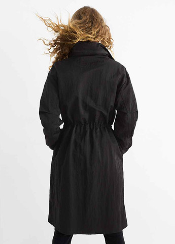 Черная демисезонная куртка C&A