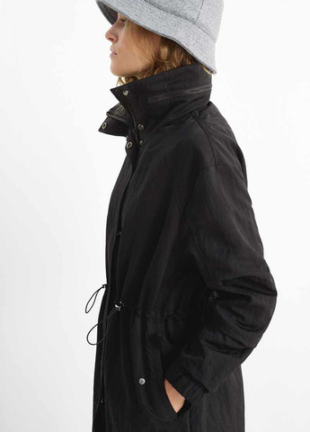 Черная демисезонная куртка C&A