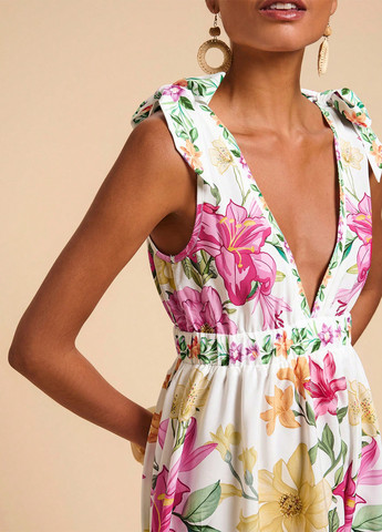 Белое кэжуал платье с открытой спиной SHEIN с цветочным принтом