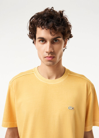 Желтая футболка Lacoste