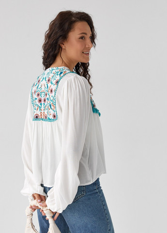 Молочная демисезонная блуза с вышивкой No Brand