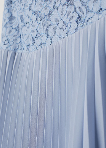 Блакитна коктейльна плісована сукня H&M однотонна