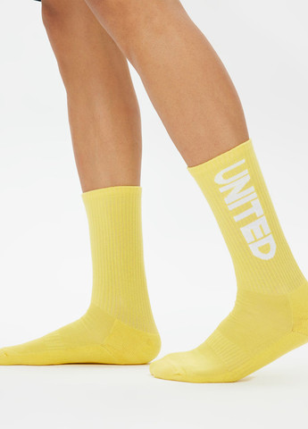 Жёлтые носки UNITED4 надписи (329148619)