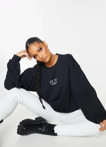 Черный свитшот PrettyLittleThing однотонный вышивка (254799024)