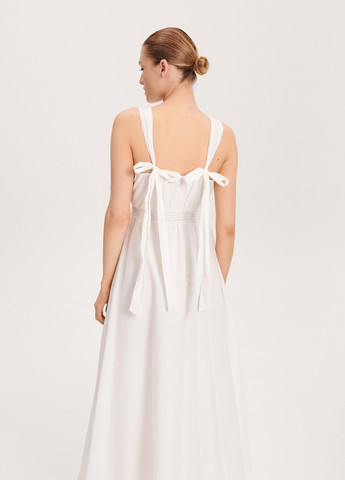 Белое кэжуал платье клеш Reserved однотонное