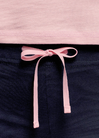 Розовая всесезон пижама (майка, шорты) Oodji
