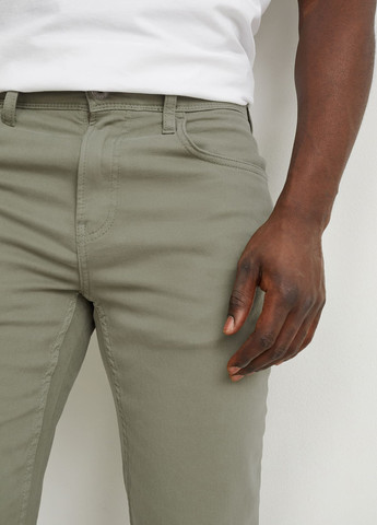 Серо-зеленые кэжуал демисезонные зауженные брюки C&A