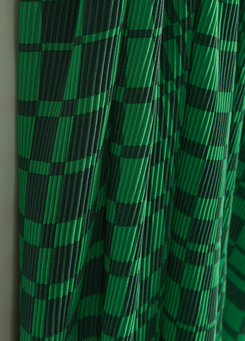 Зеленое кэжуал платье на запах, плиссированное Reserved в клетку