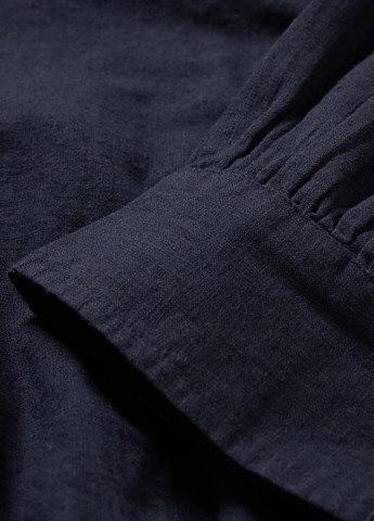 Тёмно-синяя блуза с баской C&A