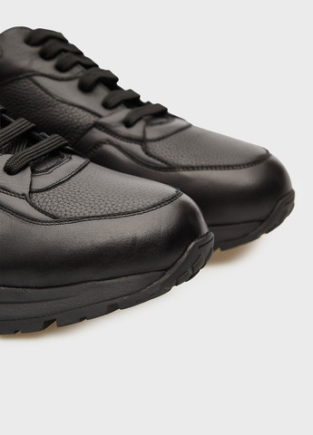 Черные всесезонные кроссовки PRPY