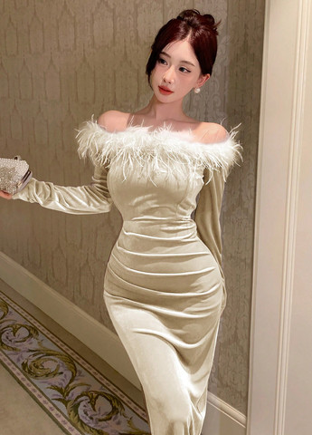 Світло-бежева вечірня сукня з відкритими плечима, футляр SHEIN однотонна