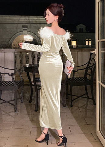 Світло-бежева вечірня сукня з відкритими плечима, футляр SHEIN однотонна