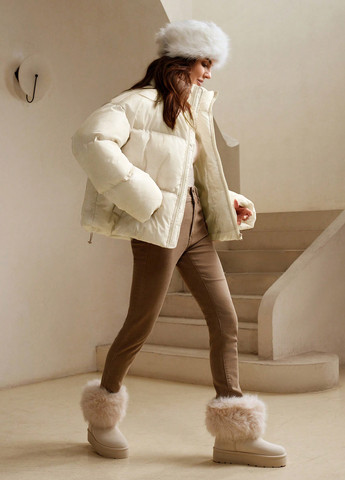 Молочна зимня куртка SHEIN