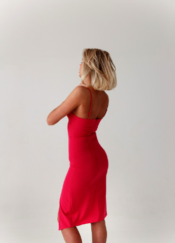 Красное коктейльное платье футляр с ассиметричным верхом красного цвета без рукавов футляр MyINDI