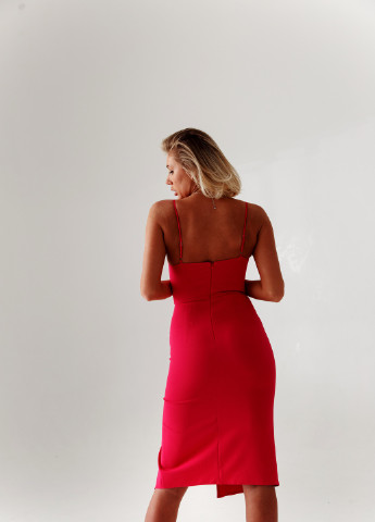 Червона коктейльна сукня футляр з ассиметричним верхом червоного кольору без рукавів футляр MyINDI