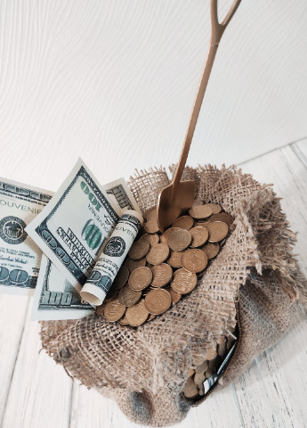 Сувенир статуэтка Мешочек с деньгами и золотой лопаткой ручная работа хенд мейд подарок SuvenirPodarokZP (253744807)