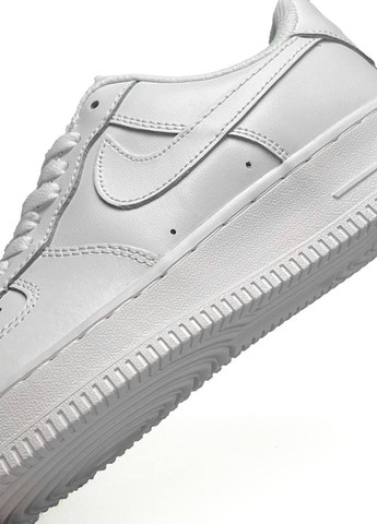 Білі всесезонні кросівки Nike