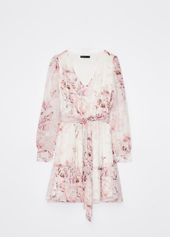 Белое кэжуал платье клеш Mohito с цветочным принтом