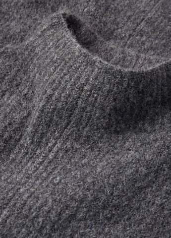 Темно-сірий зимовий светр C&A