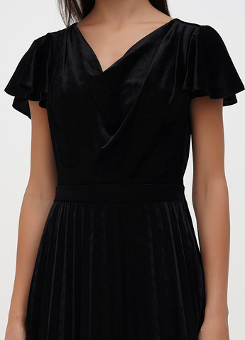 Чорна кежуал сукня плісована Sassofono однотонна