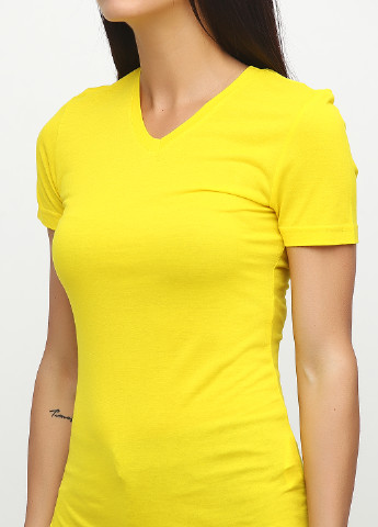 Желтая летняя футболка Madoc