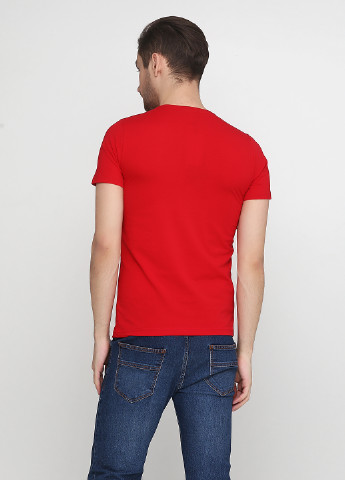 Красная футболка Best