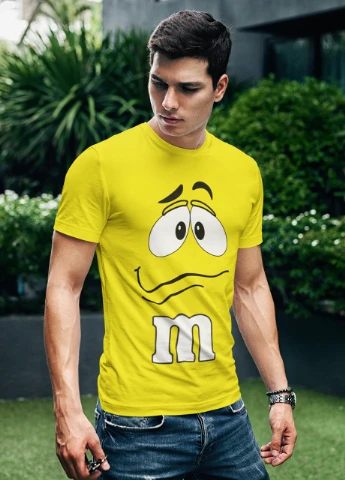 Жовта подарунковий набір чоловічий. футболка жовта з принтом "m&m's", шкарпетки з принтом "m&m's" Maybel