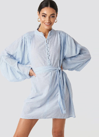 Светло-голубое кэжуал платье NA-KD в полоску