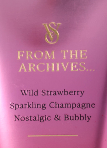 Набор для тела Strawberries & Champagne (город, 250 мл, лосьон, 236 мл) Victoria's Secret (341484208)