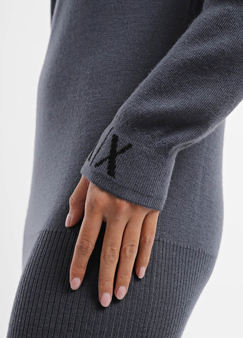 Серое кэжуал платье платье-свитер Armani Exchange с логотипом