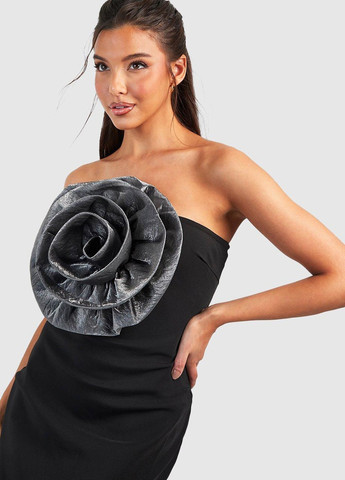 Черное вечернее платье с открытыми плечами Boohoo однотонное