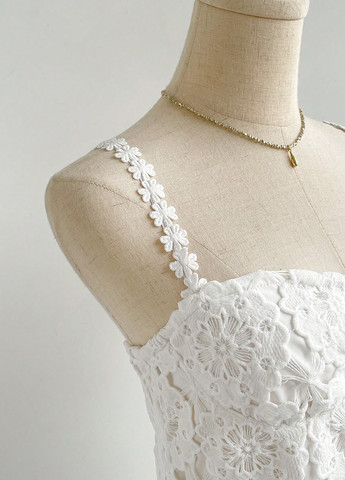 Белое праздничный платье футляр, с открытой спиной SHEIN однотонное